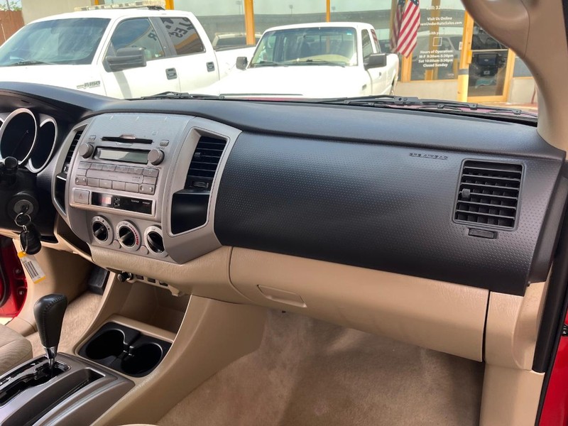 Toyota Tacoma Vehicle Image 09