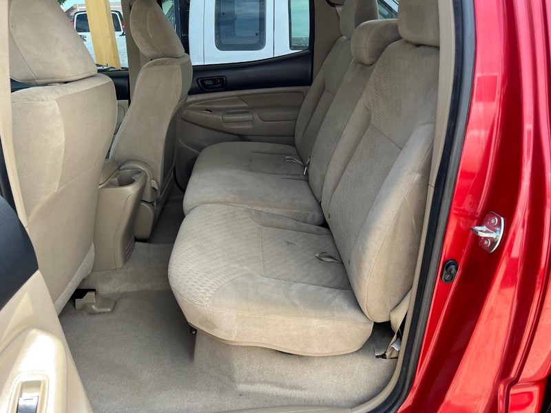 Toyota Tacoma Vehicle Image 12