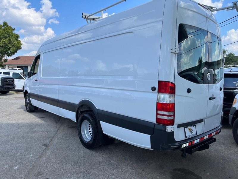 Mercedes-Benz Sprinter Vehicle Image 04