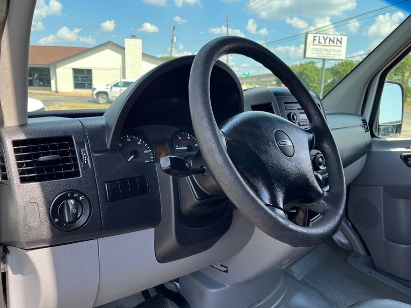 Mercedes-Benz Sprinter Vehicle Image 08