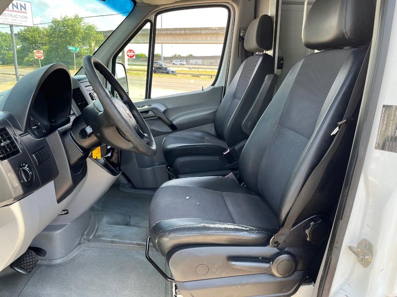 Mercedes-Benz Sprinter Vehicle Image 09