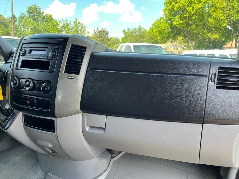 Mercedes-Benz Sprinter Vehicle Image 10