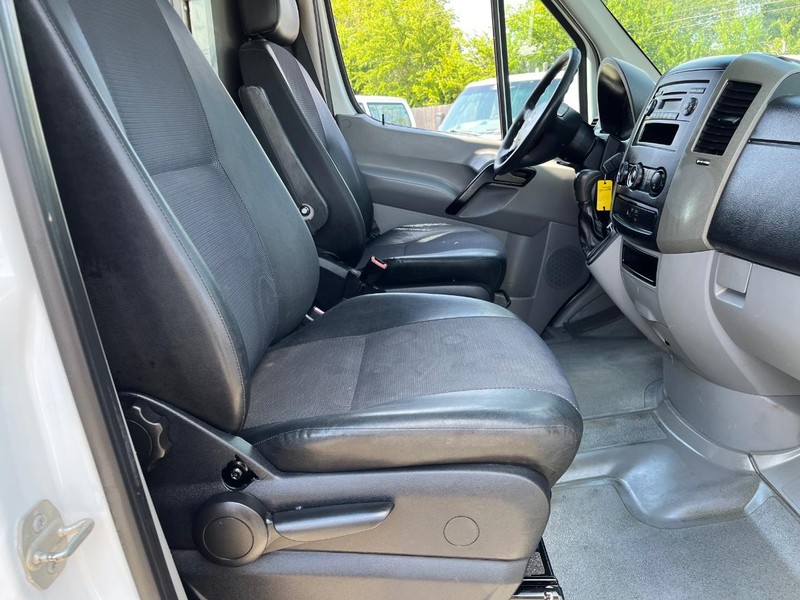 Mercedes-Benz Sprinter Vehicle Image 11