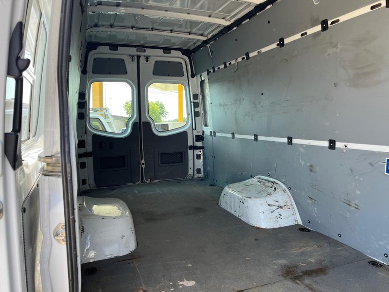 Mercedes-Benz Sprinter Vehicle Image 12