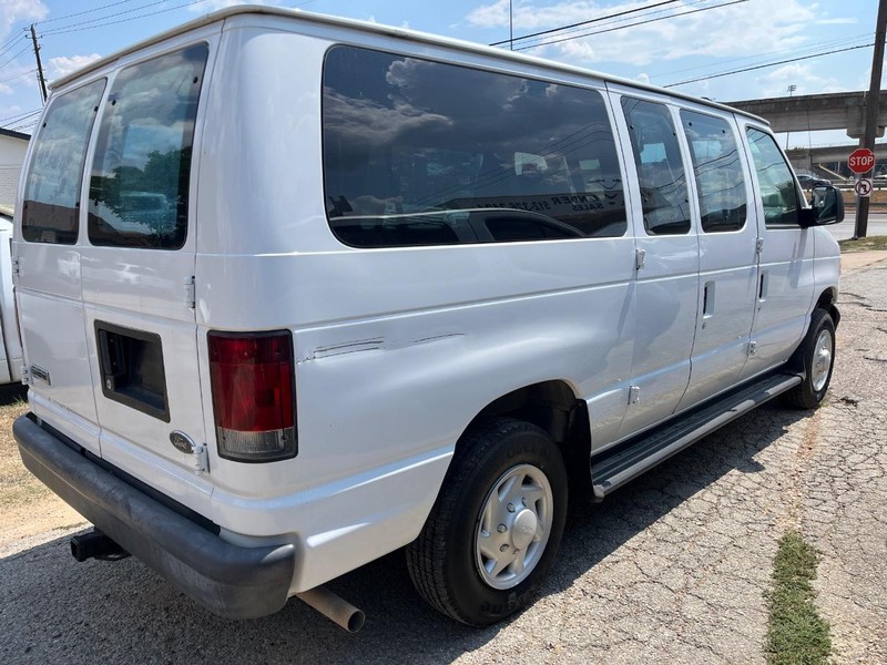 Ford Econoline Wagon Vehicle Image 04