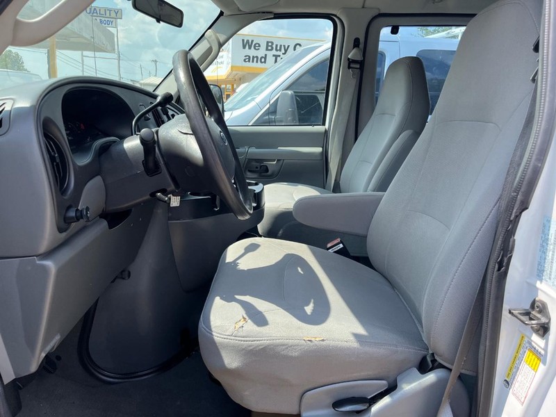 Ford Econoline Wagon Vehicle Image 07