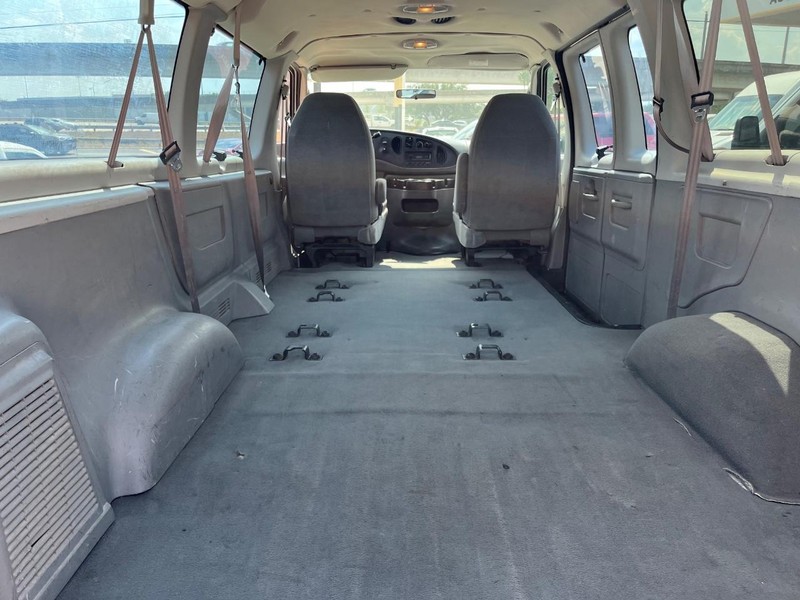 Ford Econoline Wagon Vehicle Image 09