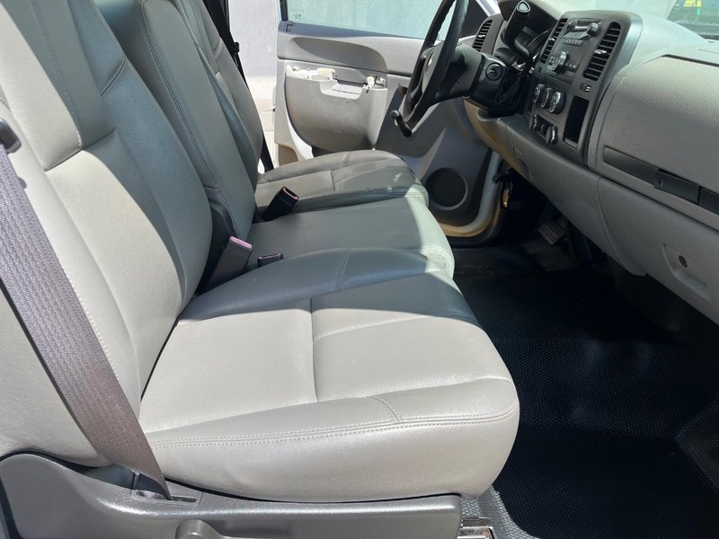 Chevrolet Silverado 2500HD Vehicle Image 08