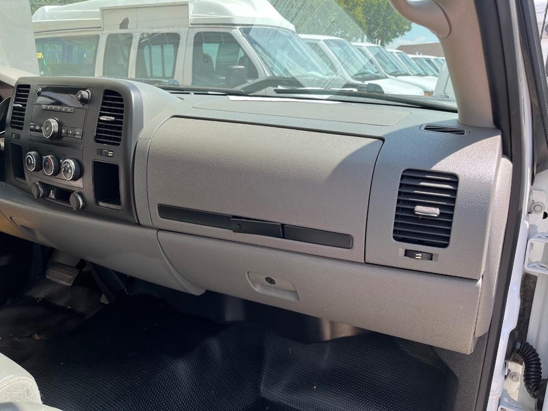 Chevrolet Silverado 2500HD Vehicle Image 09