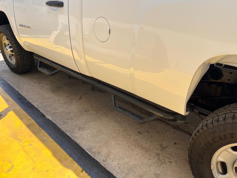 Chevrolet Silverado 2500HD Vehicle Image 11