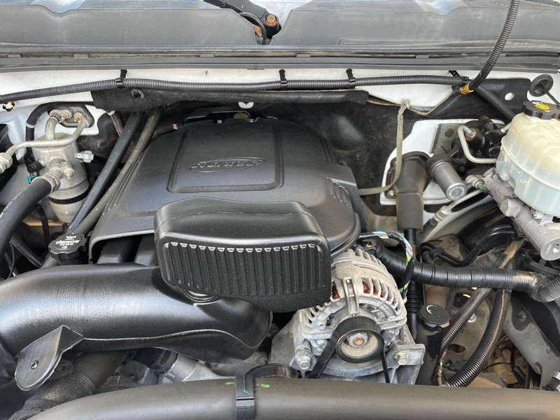 Chevrolet Silverado 2500HD Vehicle Image 12