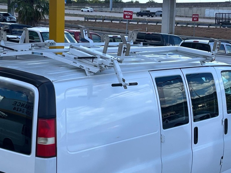 Chevrolet Express Cargo Van Vehicle Image 07