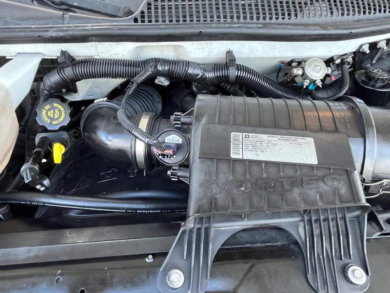 Chevrolet Express Cargo Van Vehicle Image 16
