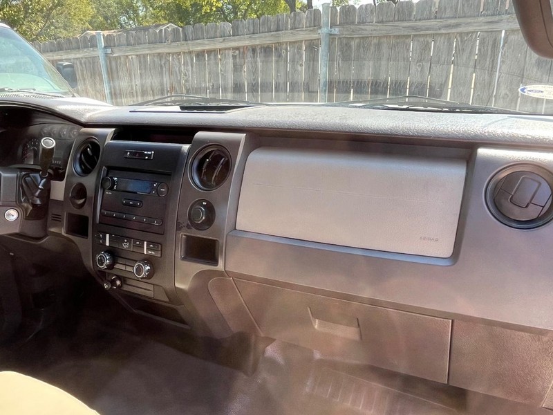 Ford Econoline Cargo Van Vehicle Image 09