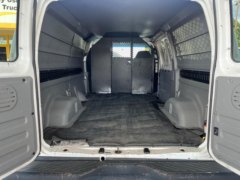 Ford Econoline Cargo Van Vehicle Image 12