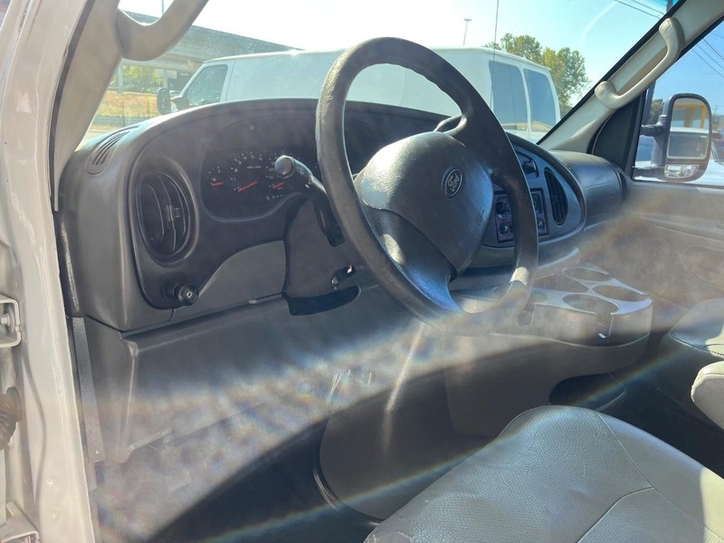 Ford Econoline Cargo Van Vehicle Image 07