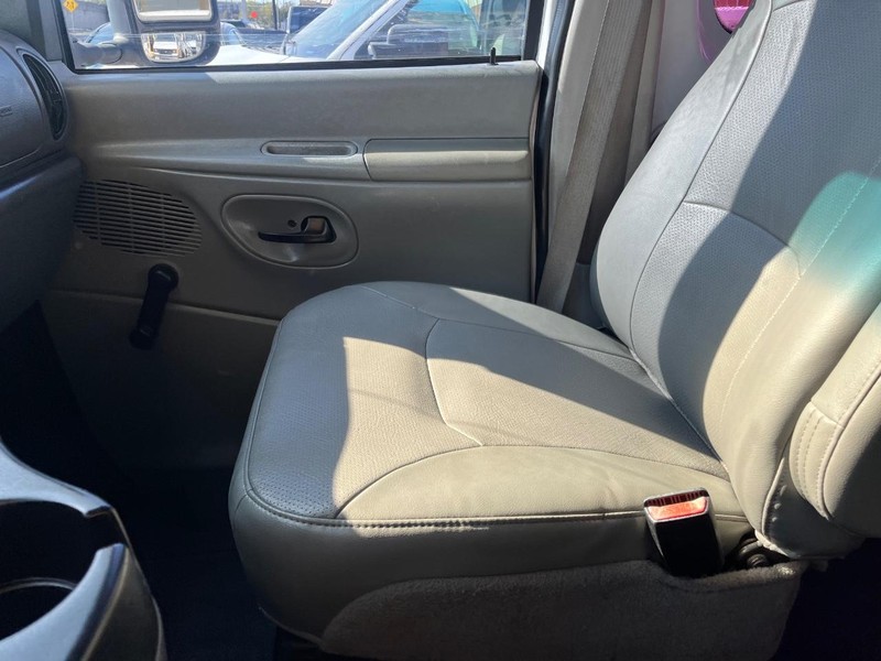 Ford Econoline Cargo Van Vehicle Image 08