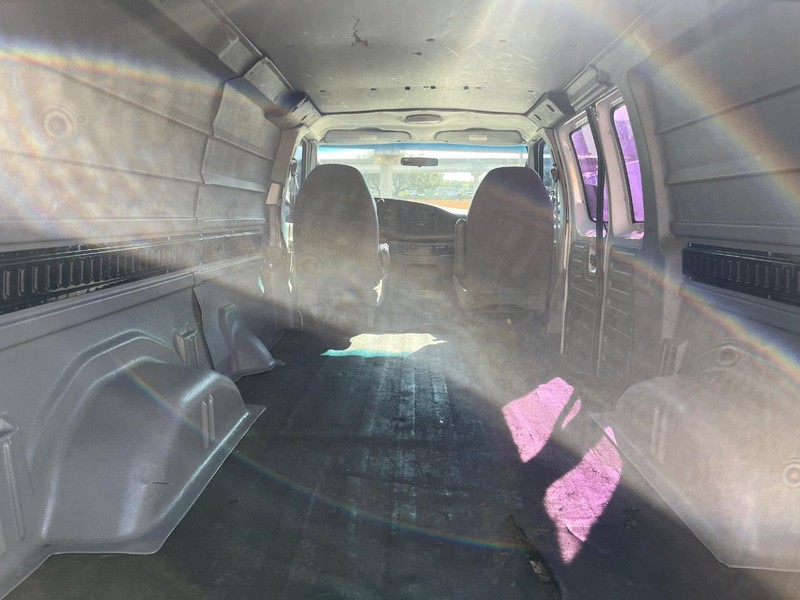 Ford Econoline Cargo Van Vehicle Image 09