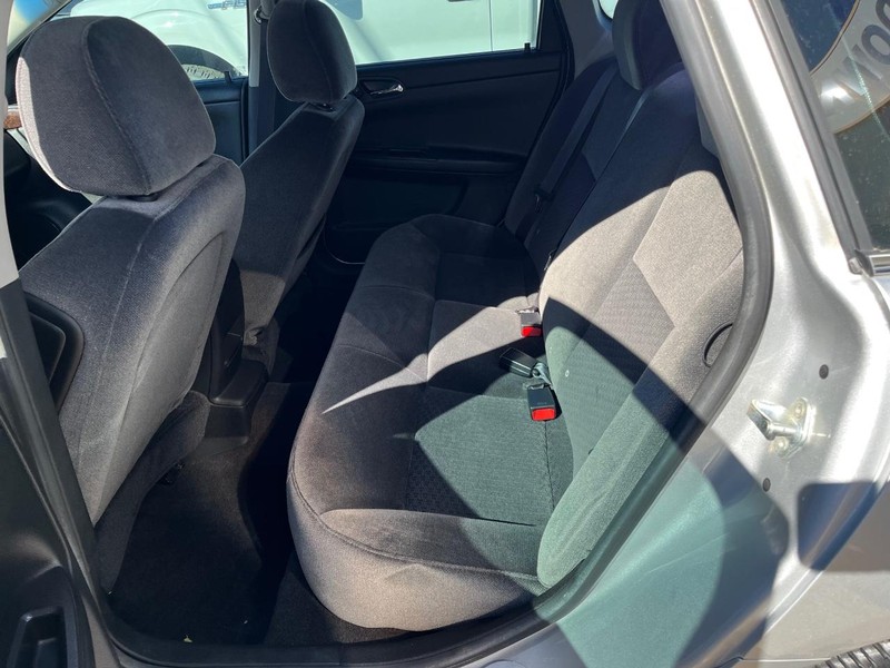 Chevrolet Impala Vehicle Image 09