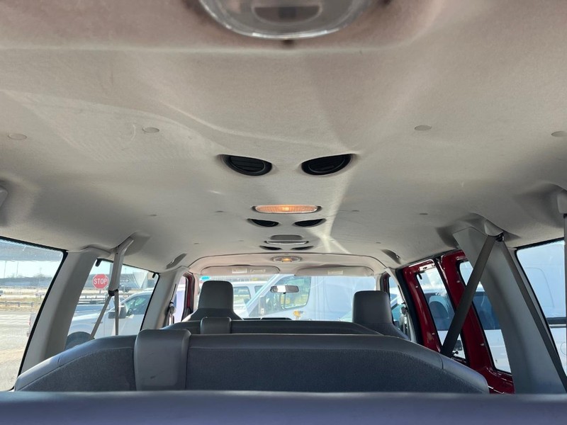 Ford Econoline Wagon Vehicle Image 14