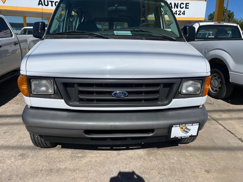 Ford Econoline Wagon Vehicle Image 02