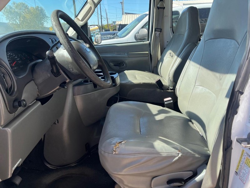 Ford Econoline Wagon Vehicle Image 04