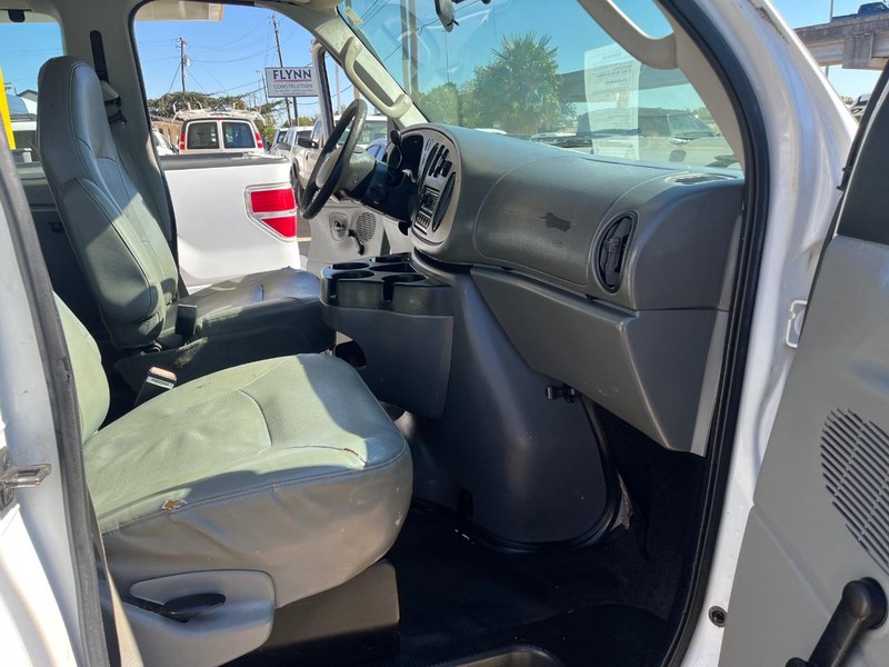 Ford Econoline Wagon Vehicle Image 05