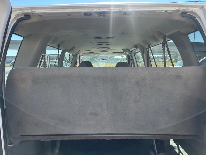 Ford Econoline Wagon Vehicle Image 08