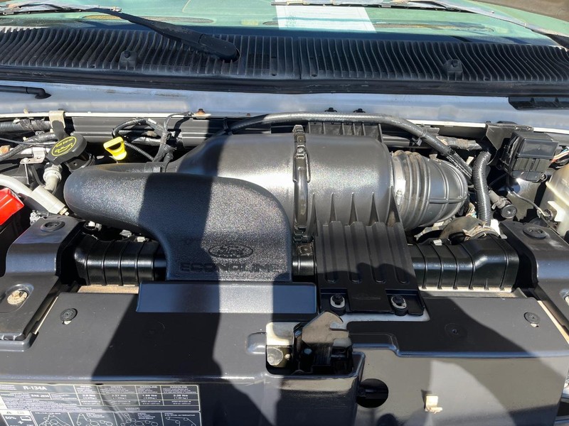 Ford Econoline Wagon Vehicle Image 09