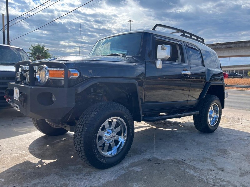 Toyota FJ Cruiser Vehicle Image 03