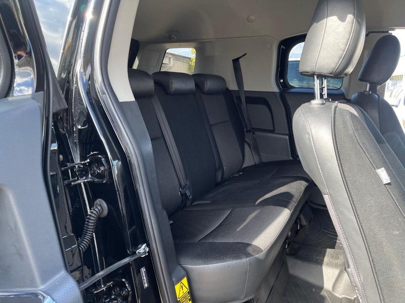 Toyota FJ Cruiser Vehicle Image 11