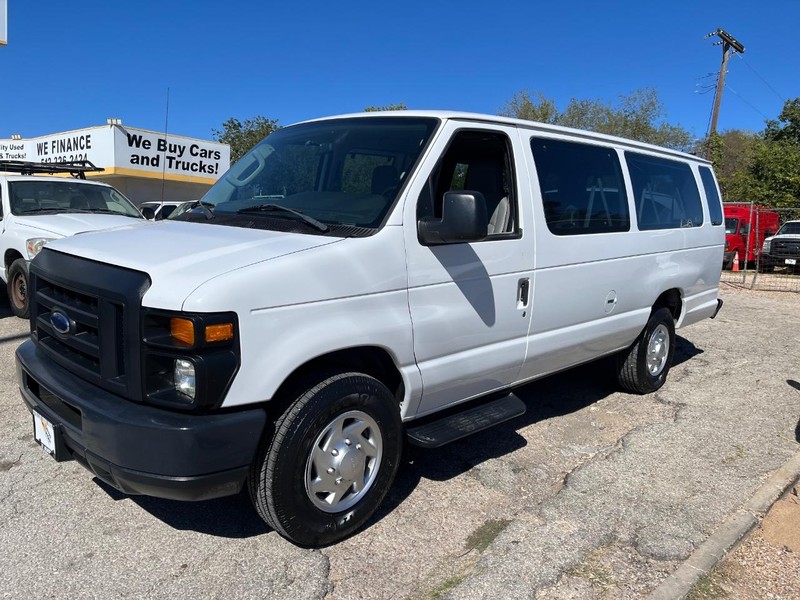 Ford Econoline Wagon Vehicle Image 03