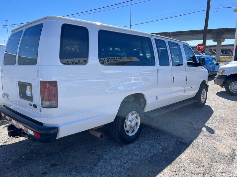 Ford Econoline Wagon Vehicle Image 04