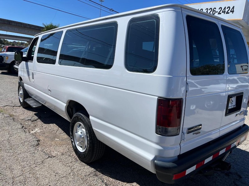 Ford Econoline Wagon Vehicle Image 06