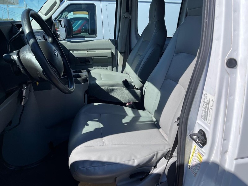 Ford Econoline Wagon Vehicle Image 07