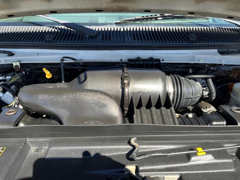 Ford Econoline Wagon Vehicle Image 16