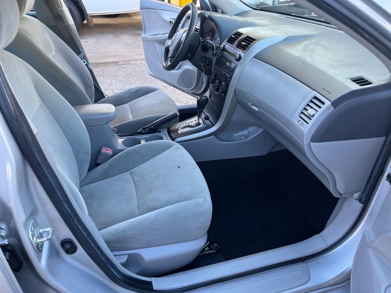 Toyota Corolla Vehicle Image 08