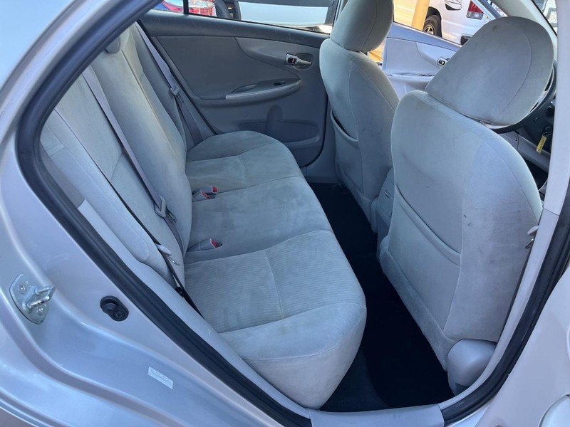 Toyota Corolla Vehicle Image 09