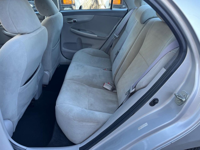 Toyota Corolla Vehicle Image 11