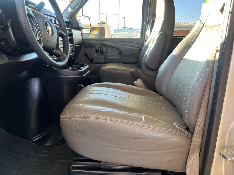 Chevrolet Express Passenger Vehicle Image 07