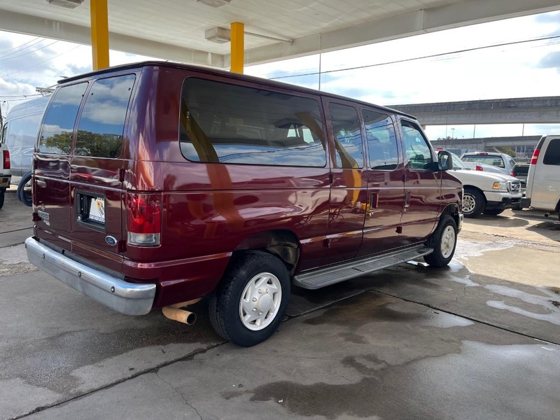 Ford Econoline Wagon Vehicle Image 04
