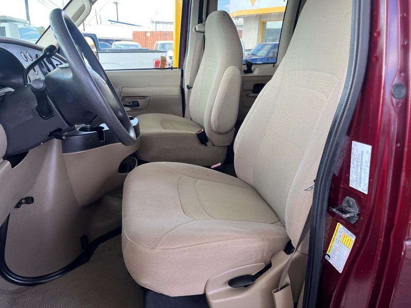 Ford Econoline Wagon Vehicle Image 08