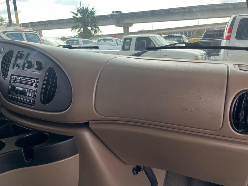 Ford Econoline Wagon Vehicle Image 10