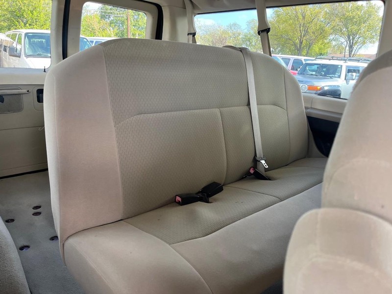 Ford Econoline Wagon Vehicle Image 12