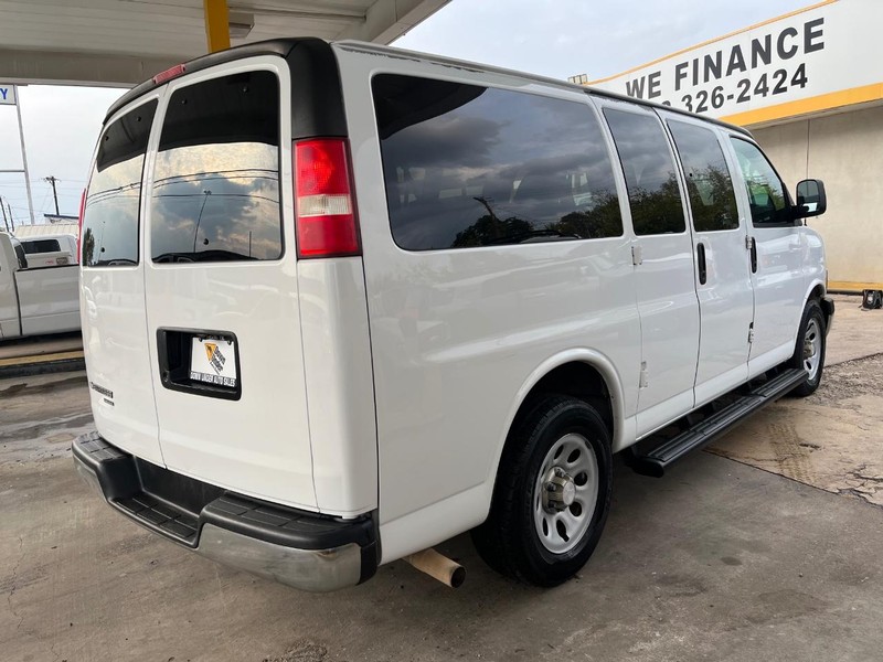 Chevrolet Express Passenger Vehicle Image 06