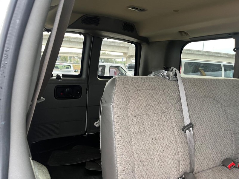 Chevrolet Express Passenger Vehicle Image 12