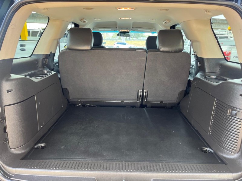 Chevrolet Tahoe Vehicle Image 11