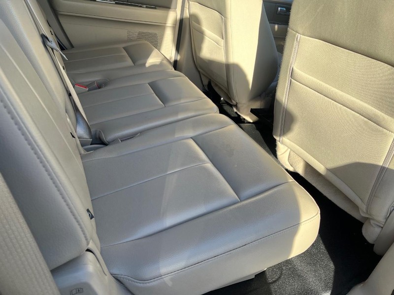 Ford Expedition Vehicle Image 10