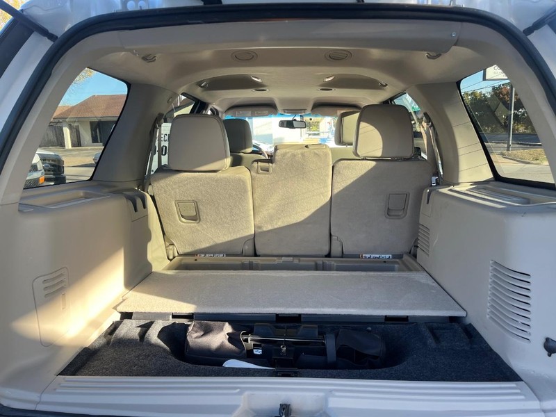 Ford Expedition Vehicle Image 11