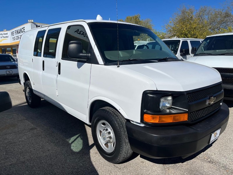 Chevrolet Express Cargo Van Vehicle Image 03